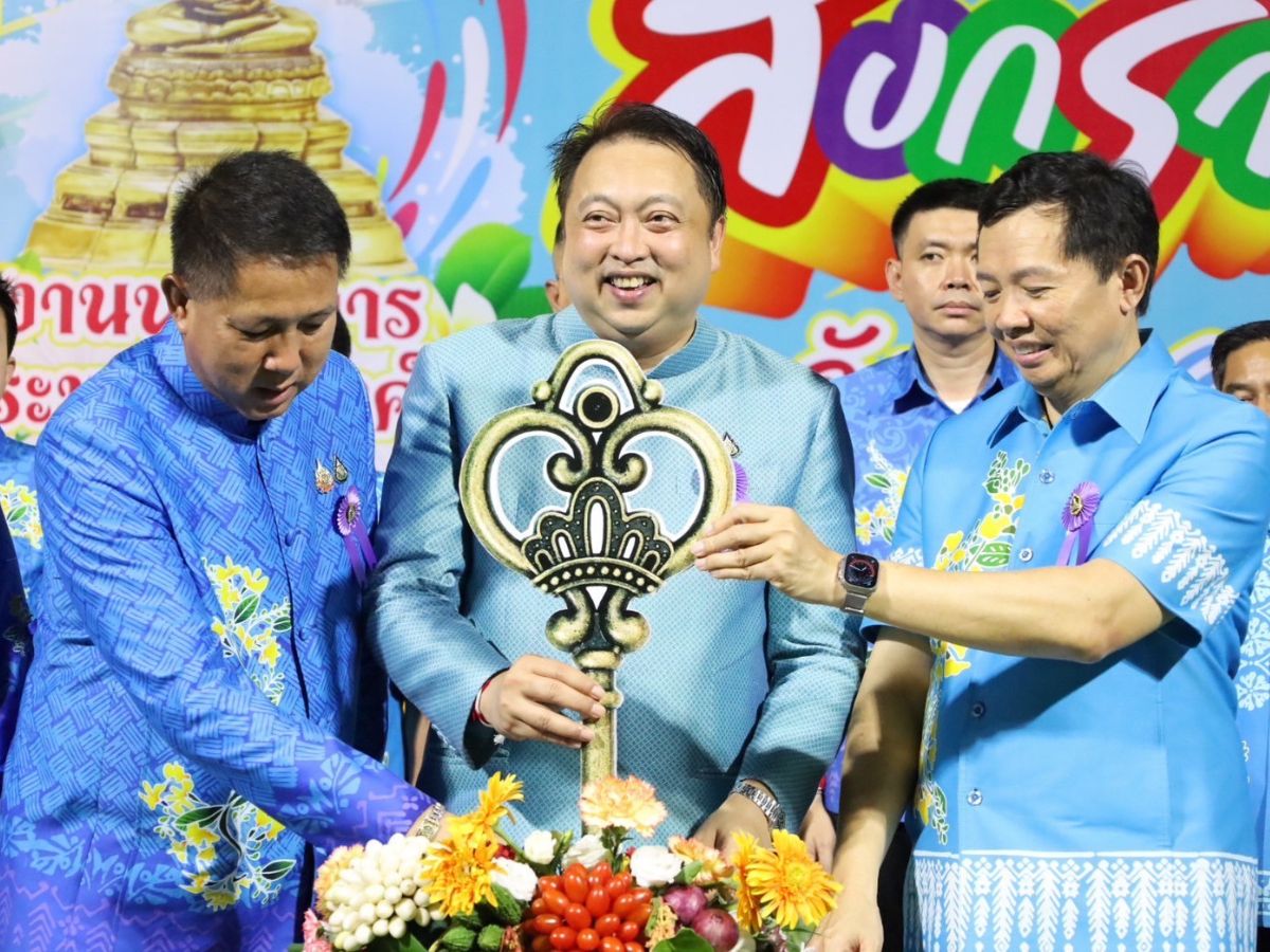 รมช. สุชาติ เปิดงานนมัสการพระพุทธสิหิงค์ฯและงานสงกรานต์ชลบุรี