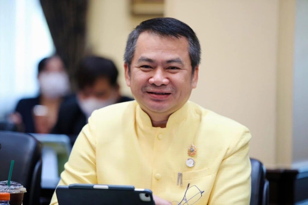 ดร.วรัท พฤกษาทวีกุล รองปลัดกระทรวงศึกษาธิการ (ศธ.) ทำหน้าที่เลขาธิการสำนักงานลูกเสือแห่งชาติ (สลช.)