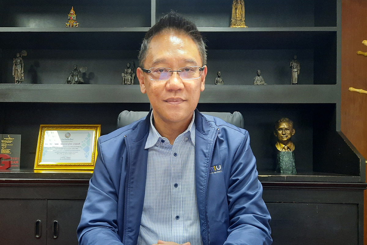 รศ.ชูโชค อายุพงศ์