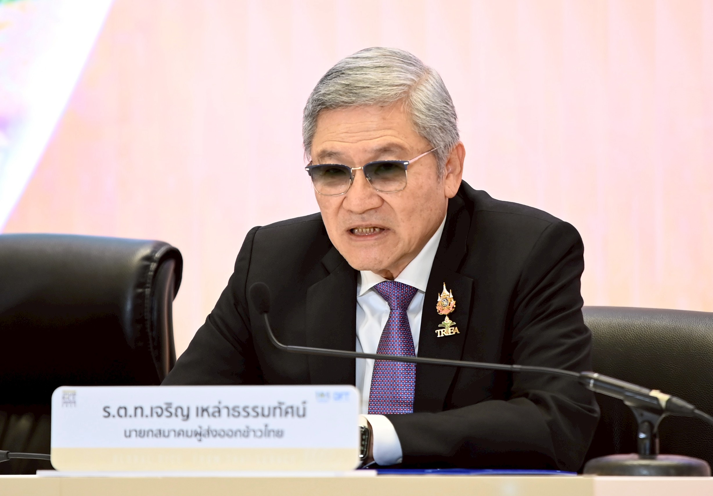 ผวาส่งออกข้าวไทยลดฮวบ 30% เสี่ยงขนส่งเรือพุ่ง หลังทรัมป์เก็บภาษี