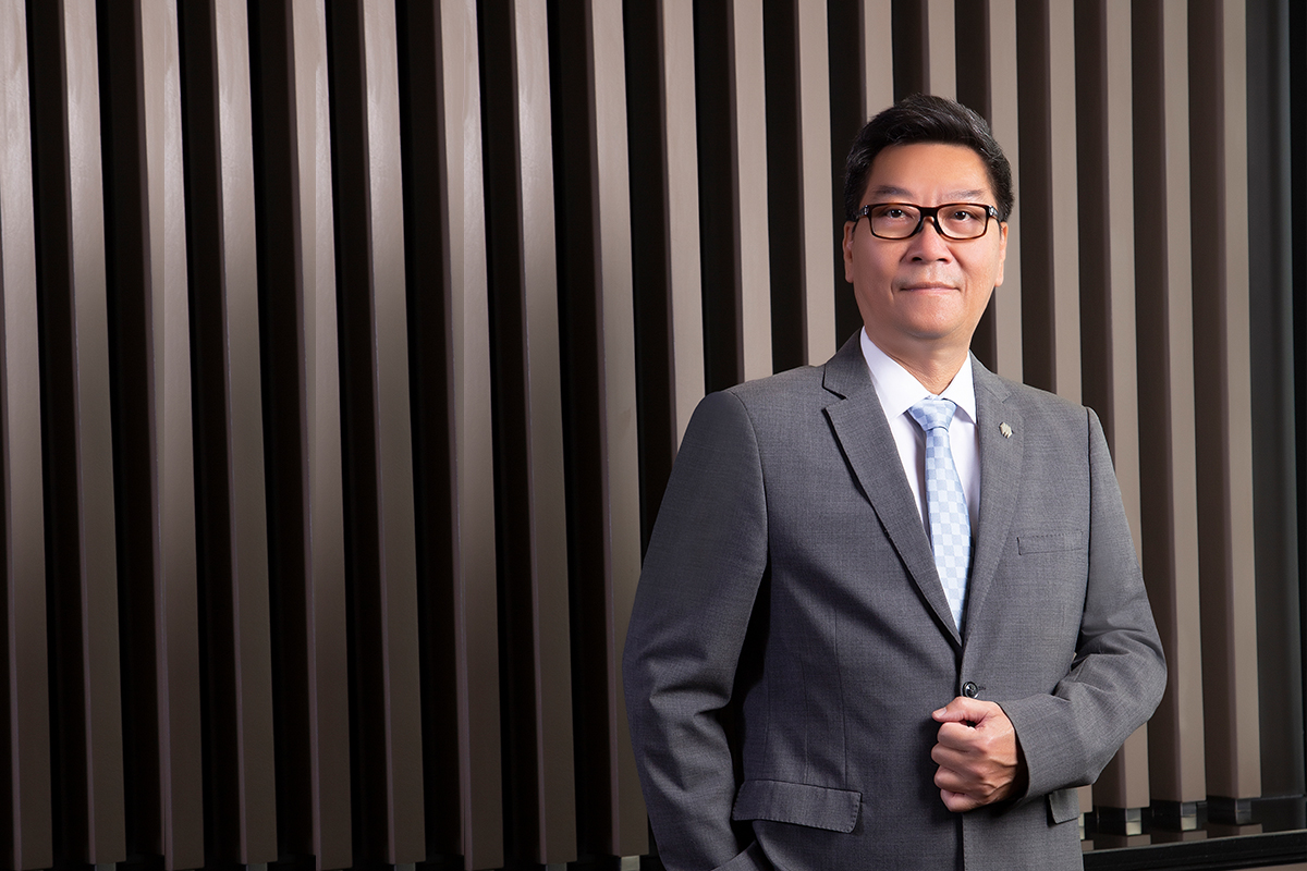วิชัย สินอนันต์พัฒน์รองกรรมการผู้จัดการ บริษัท ตรีเพชรอีซูซุเซลส์ จำกัด