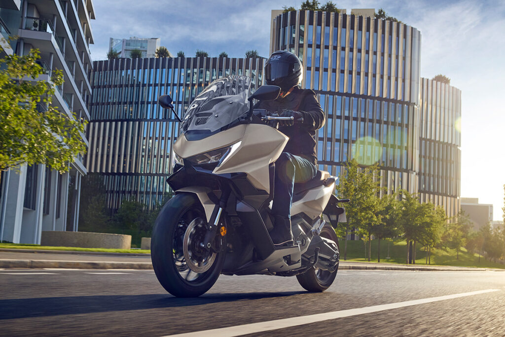 Honda Forza 750: สุดยอดเทคโนโลยี DCT ที่จะเปลี่ยนประสบการณ์การขับขี่บิ๊กไบค์ของคุณ!