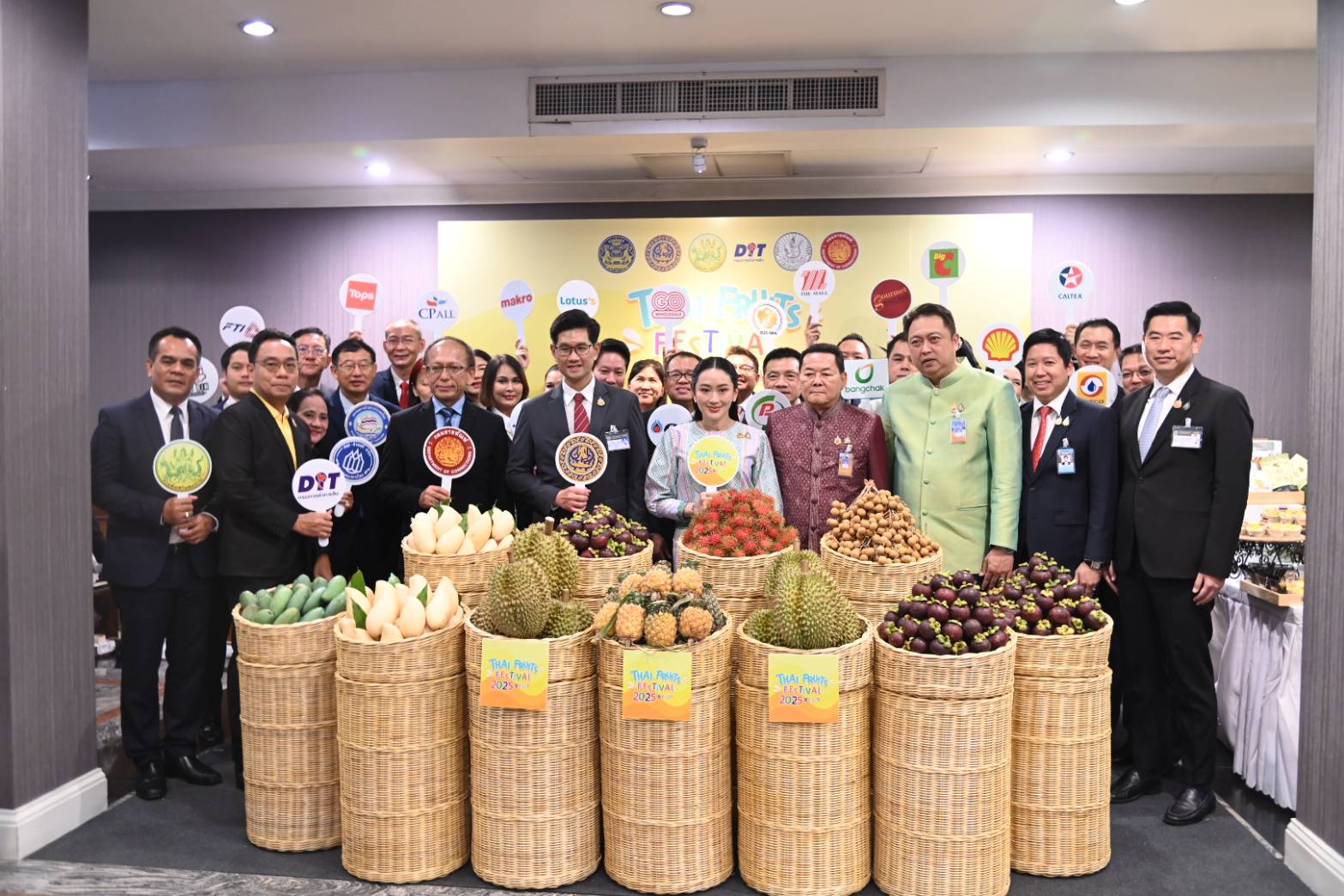 เอกชน 27 ราย ร่วมมือรัฐ รับซื้อผลไม้รวม 103,760 ตัน