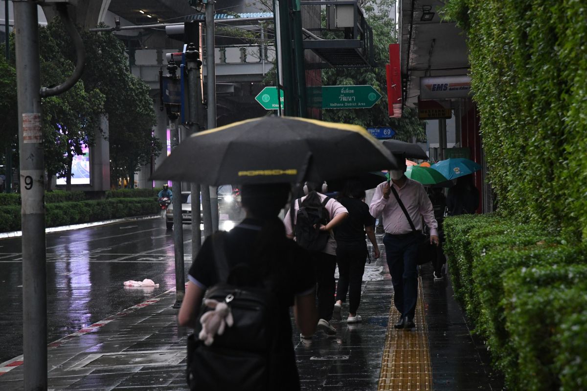 กรมอุตุฯเตือนทั่วไทยฝนฟ้าคะนอง 60-70% ของพื้นที่ หลายจังหวัดเสี่ยงฝนตกหนัก