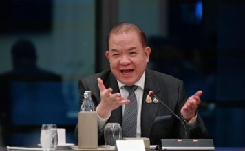 พิชัย นริพทะพันธุ์
