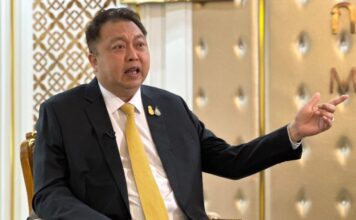 สุชาติ ชมกลิ่น