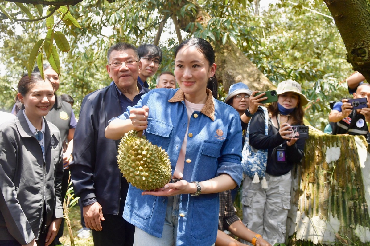 นายกฯ พบชาวสวนจันทบุรี สั่งแก้ราคาผลไม้ตกต่ำ ปรับขั้นตอนให้ส่งออกเร็ว