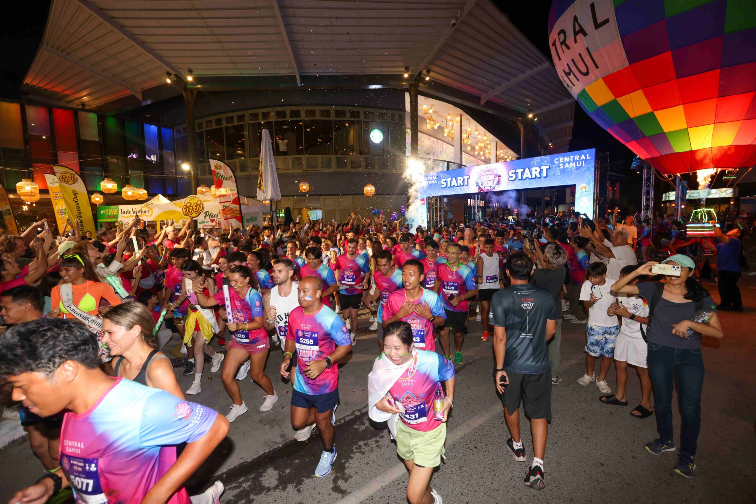 “Samui Neon Run 2025” ปังไม่หยุด นักวิ่งกว่า 1,500 คนร่วมงานกลางคืนบนหาดเฉวง