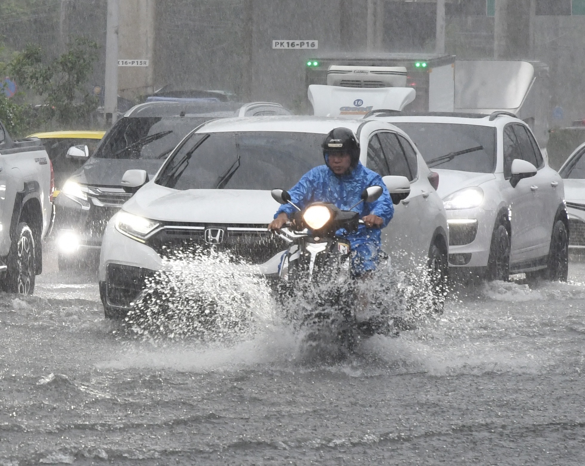 กรมอุตุฯ ประกาศเตือนฉบับ 13 ฝนตกหนักถึงหนักมาก-เสี่ยงท่วมฉับพลัน