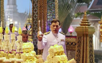 ในหลวง-พระราชินี ทรงบำเพ็ญพระราชกุศล วิสาขบูชา 2568