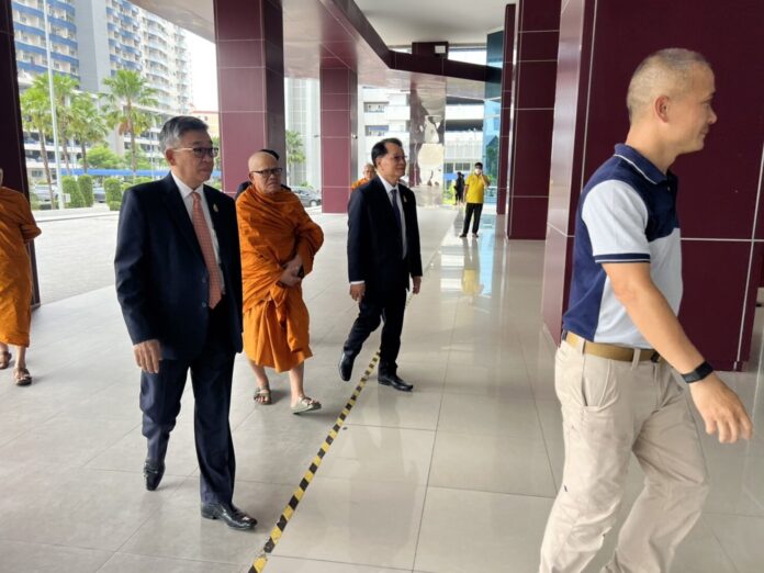 เจ้าอาวาสวัดไร่ขิง เข้าแจงปมยักยอกเงินวัด 300 ล้าน เล่นพนันออนไลน์ 