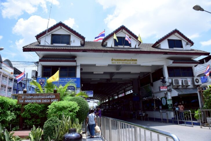 ค้าชายแดน
