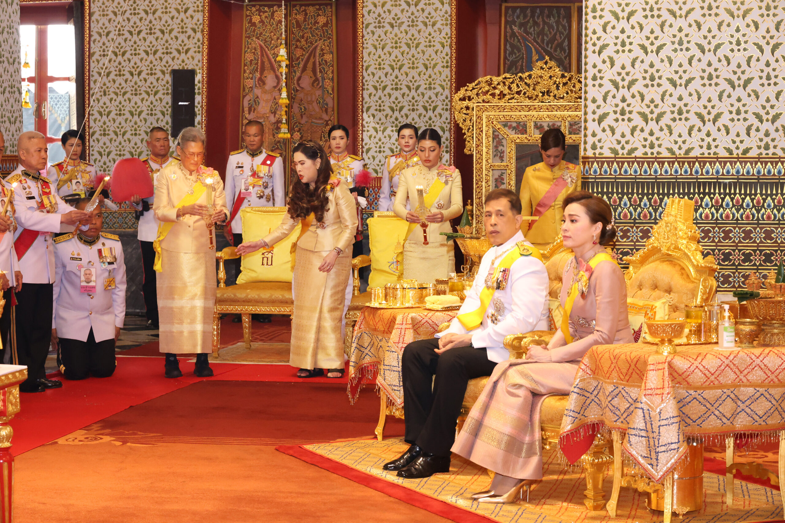 ในหลวง-พระราชินี ทรงบำเพ็ญพระราชกุศลวันฉัตรมงคล 2568