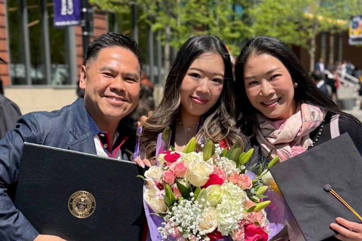 ท็อป วราวุธ ยินดี ลูกสาวจบ ป.ตรีเกียรตินิยม ความสำเร็จของลูกคือความภูมิใจของพ่อ