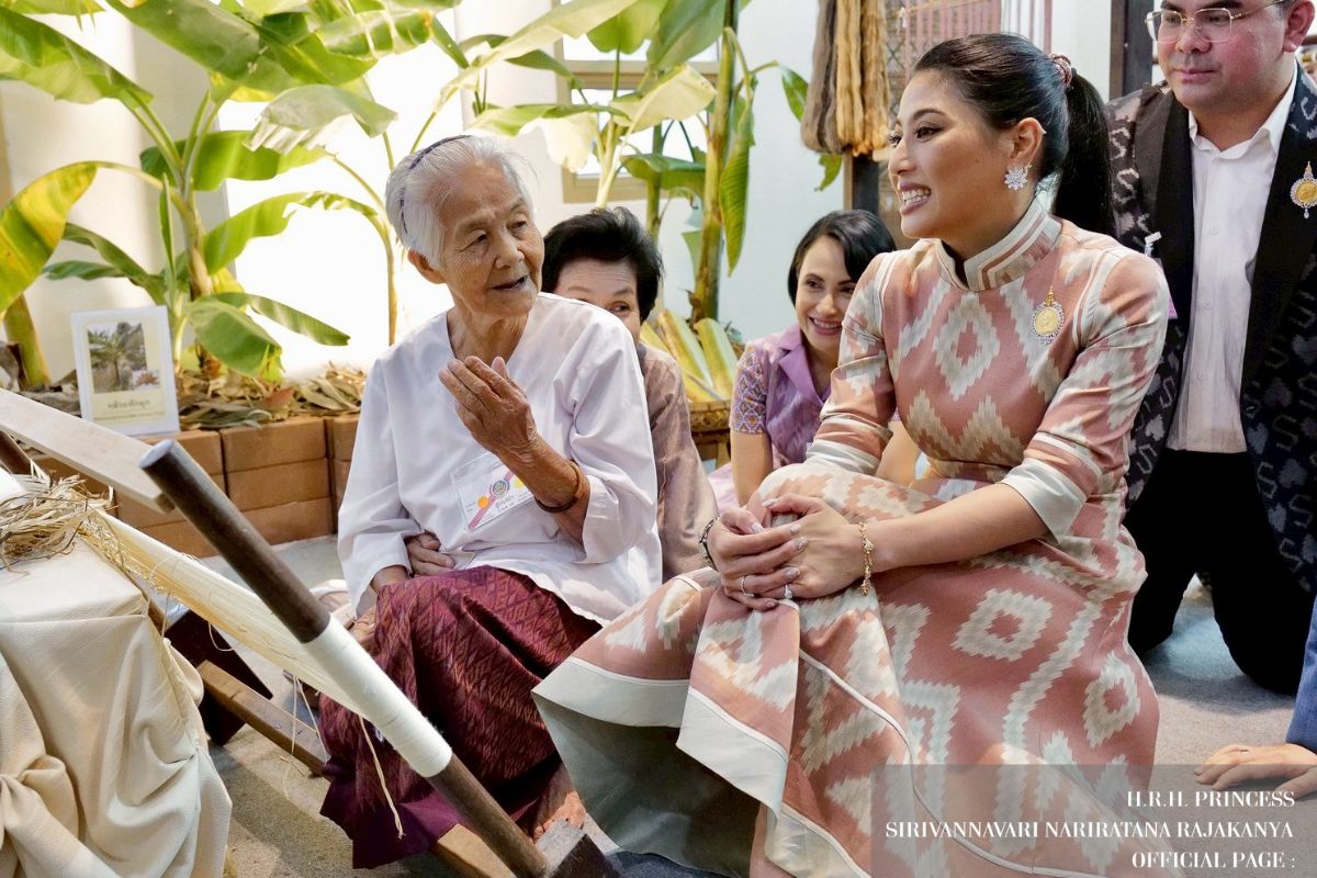 เจ้าฟ้าสิริวัณณวรี ฯ เสด็จทอดพระเนตร การจัดแสดงผลงานภูมิปัญญาผ้าไทย