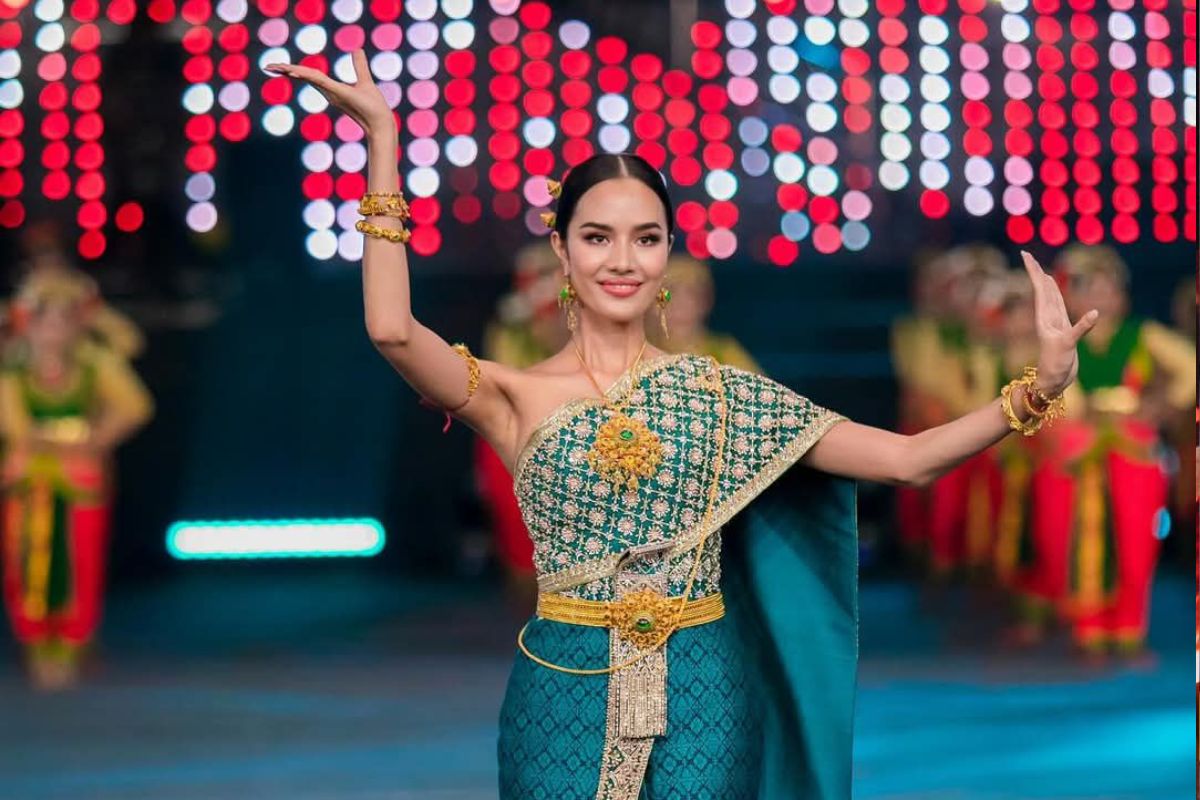 ‘โอปอล สุชาตา’ เปิดตัวอลังการในชุดไทยจักรีบนเวที ‘มิสเวิลด์ 2025’