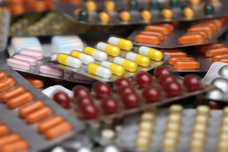 Medicine pill ยาเม็ดบรรจุแผงหลายขนาน ภาพโดย REUTERS/Yves Herman