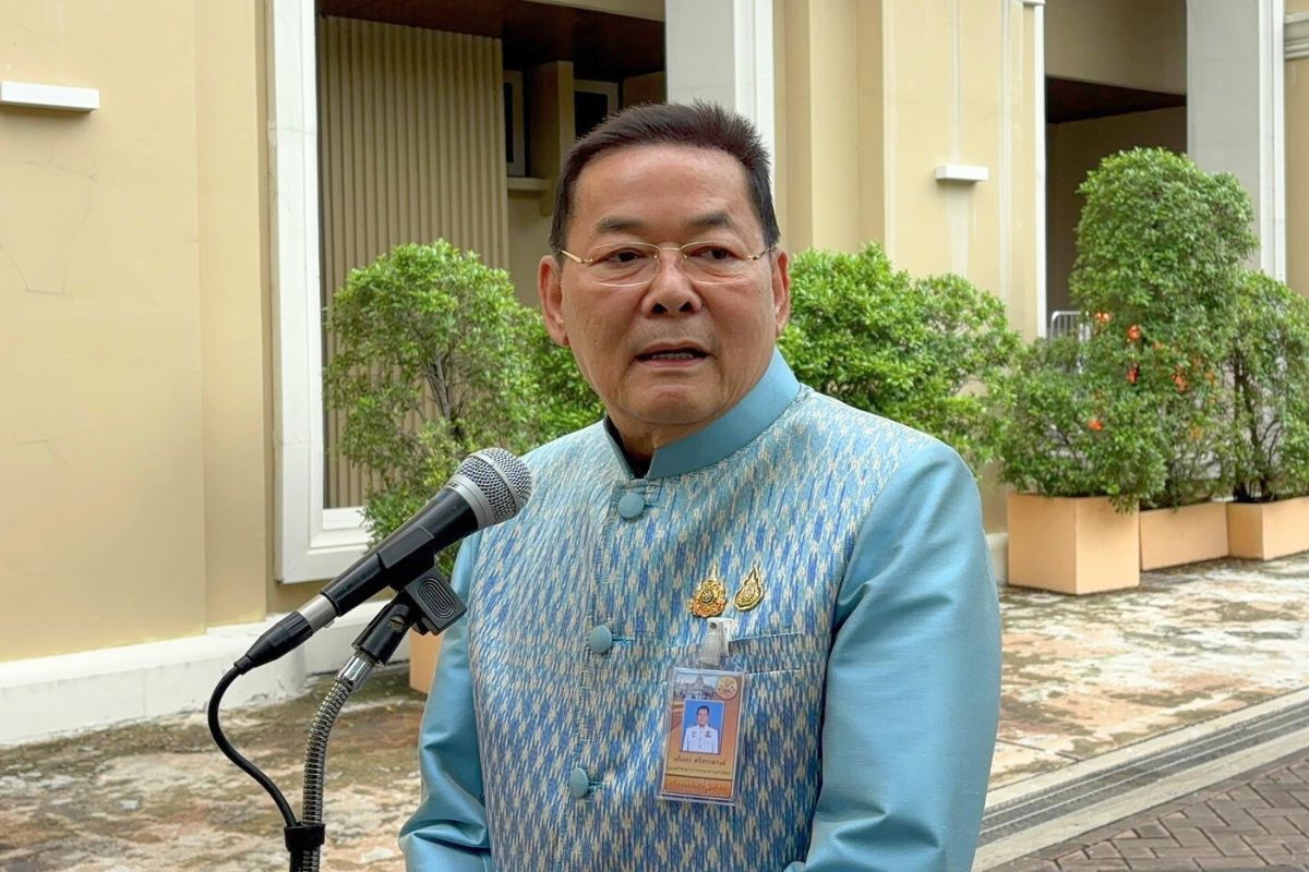 นภินทร​ จ่อหอบหลักฐาน​แจงปมฮั้ว สว. เชื่อไม่กระทบเก้าอี้ รมช.พาณิชย์