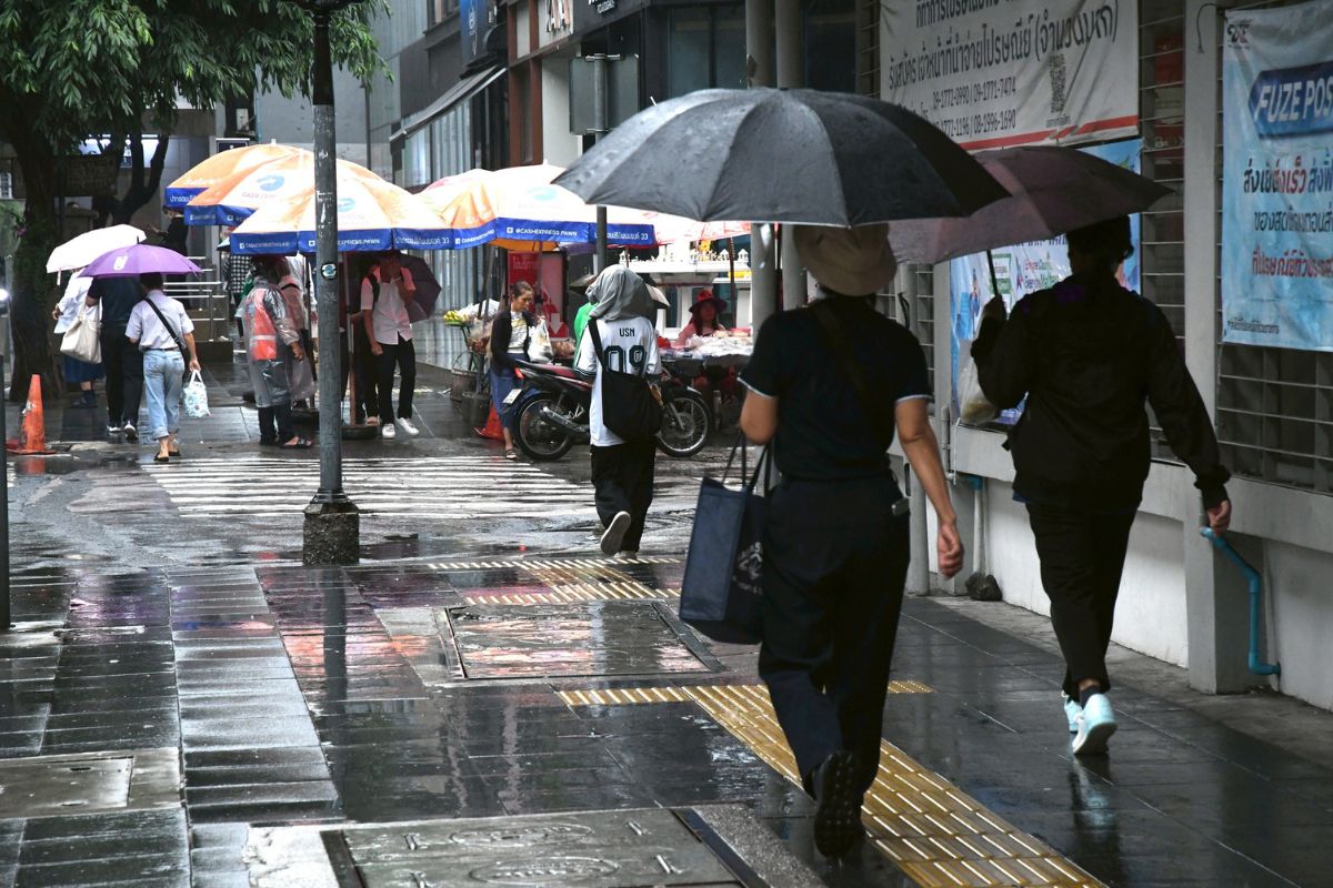 กรมอุตุฯ เตือน ภาคใต้-เหนือ ฝนฟ้าคะนอง ระวังน้ำท่วมฉับพลัน กทม.ฝนตกหนัก 70%