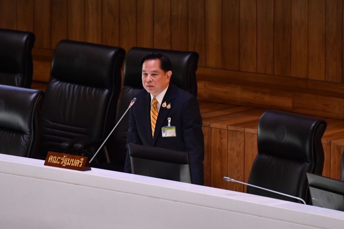 พีระพันธุ์ เตรียมจับมือก.อุตฯ แก้ราคาปาล์มตก จ่อเสนอกฎหมายควบคุมกิจการน้ำมัน