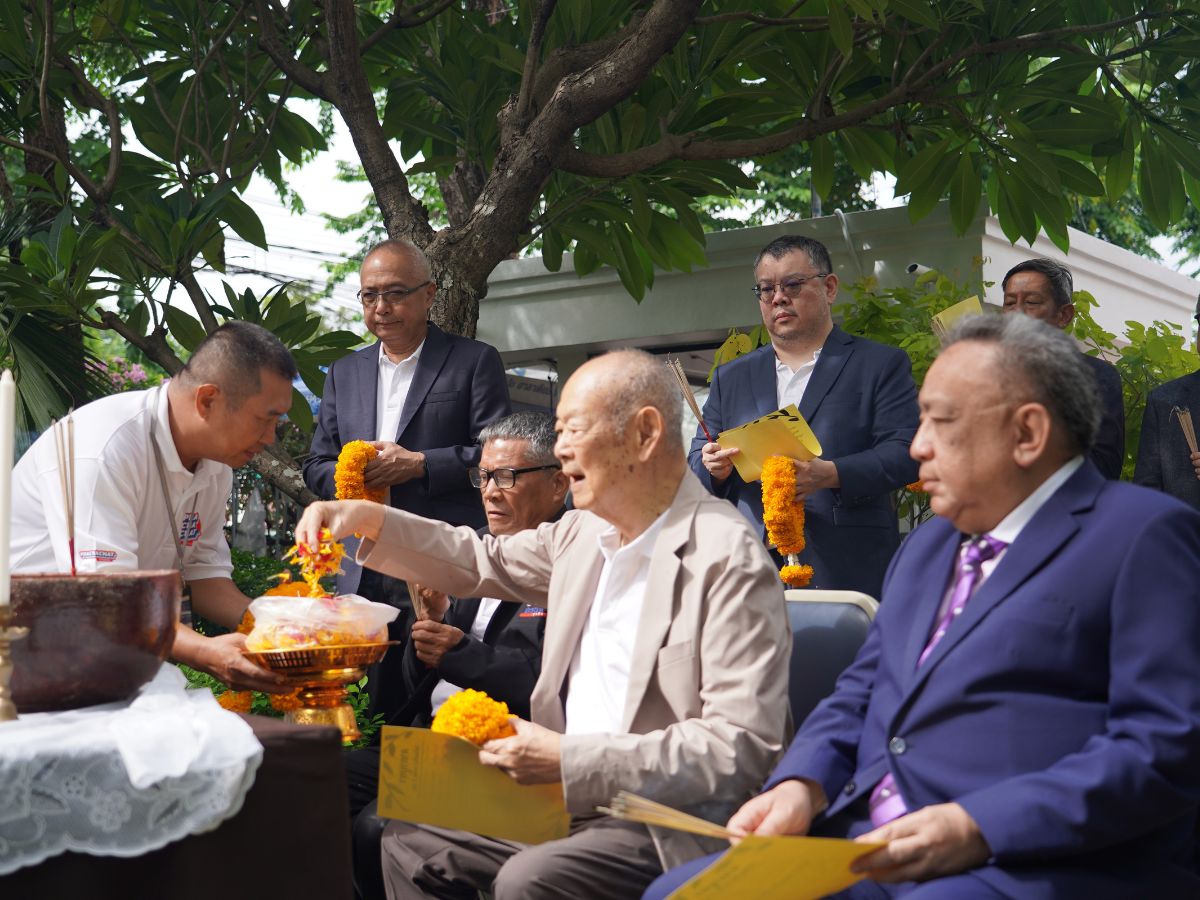 49 ปี “ประชาชาติธุรกิจ” เครือมติชน ผู้นำสื่อธุรกิจของประเทศ จัดพิธีไหว้ศาลเพื่อสิริมงคล