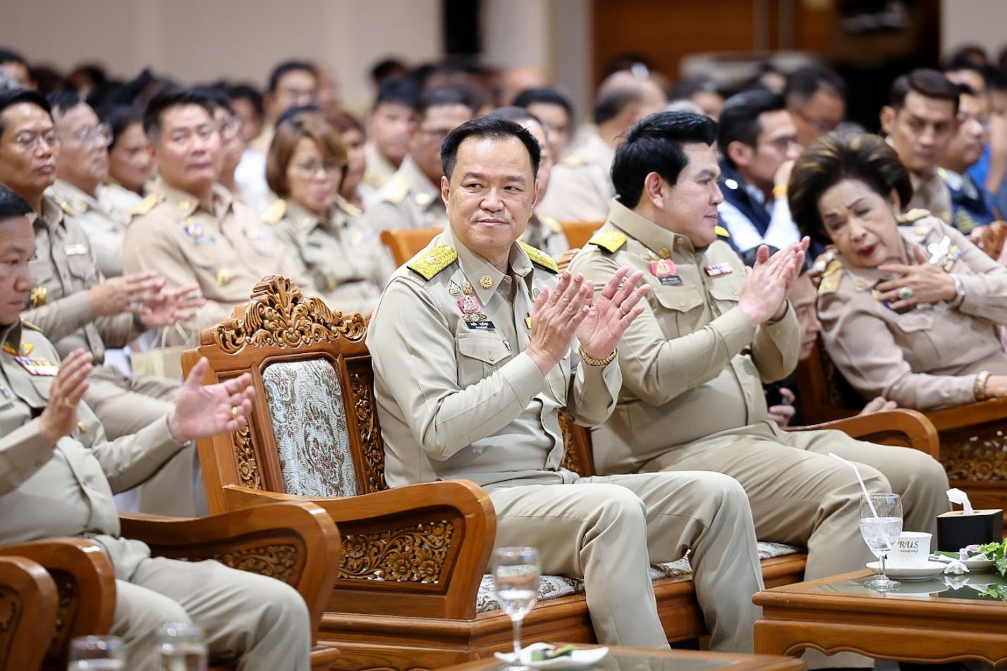 “อนุทิน” เปิดประชุมเฝ้าระวังสาธารณภัย กำชับทุกจังหวัดยกระดับเตือนภัยท้องถิ่น 