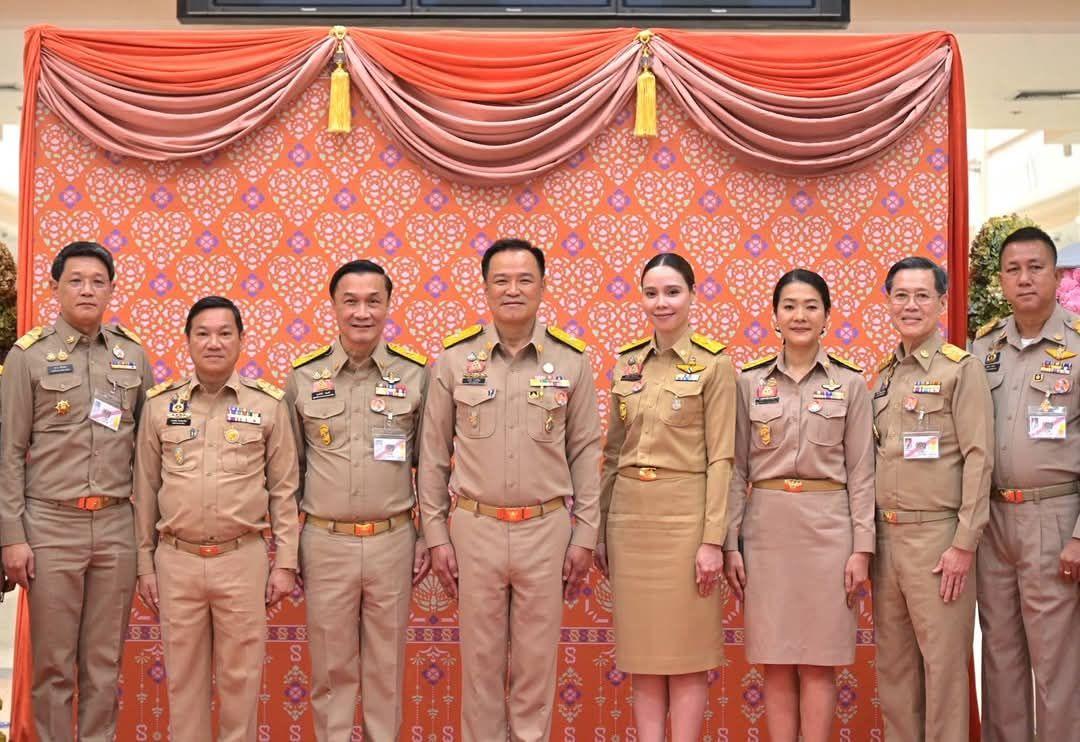 เจ้าฟ้าสิริวัณณวรีฯ เสด็จทอดพระเนตร งานนิทรรศการผ้าไทยและงานหัตถกรรมภาคกลาง