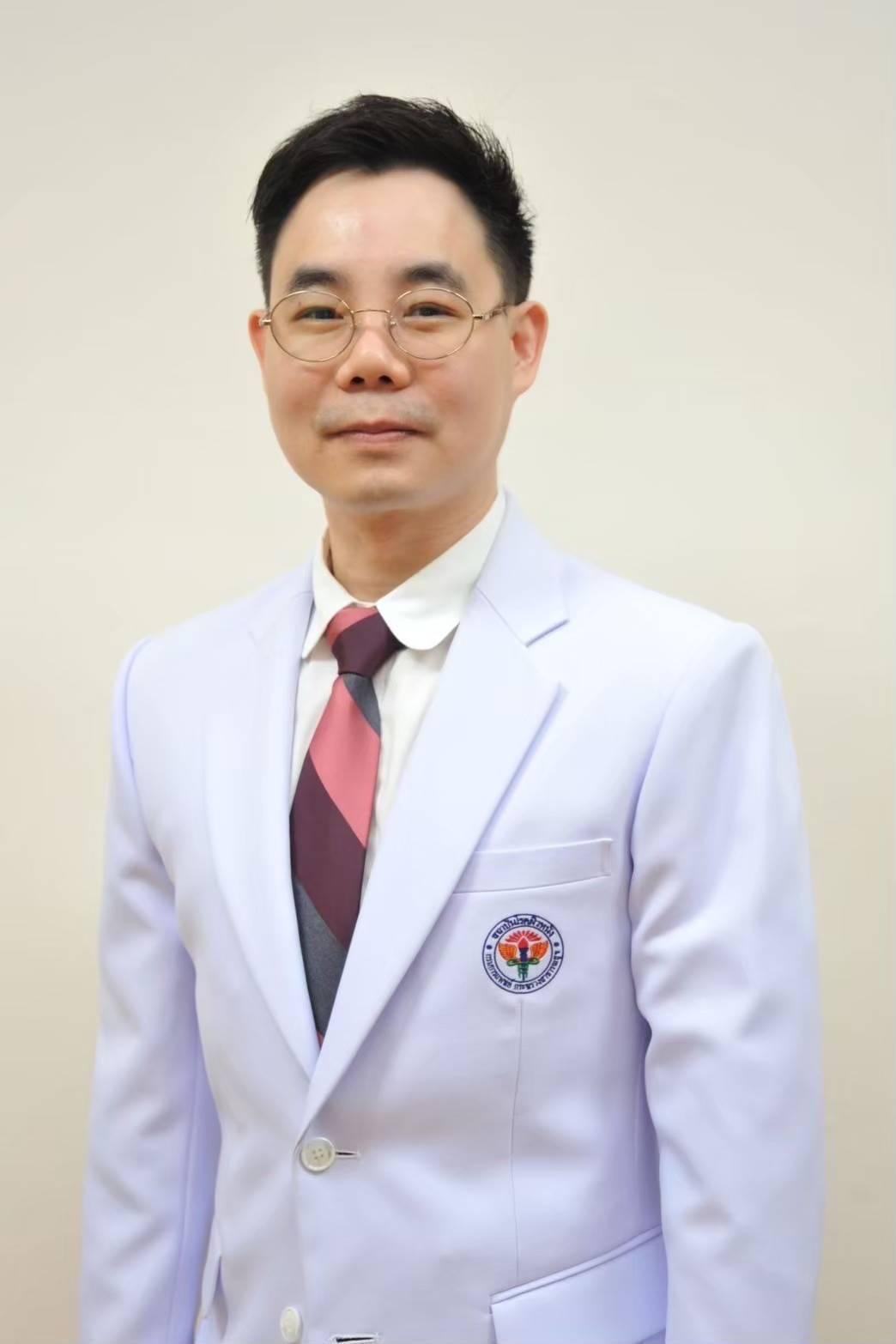 นายแพทย์ปุณวิศ สุทธิกุลณเศรษฐ์