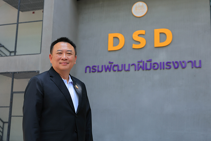 เดชา พฤกษ์พัฒนรักษ์