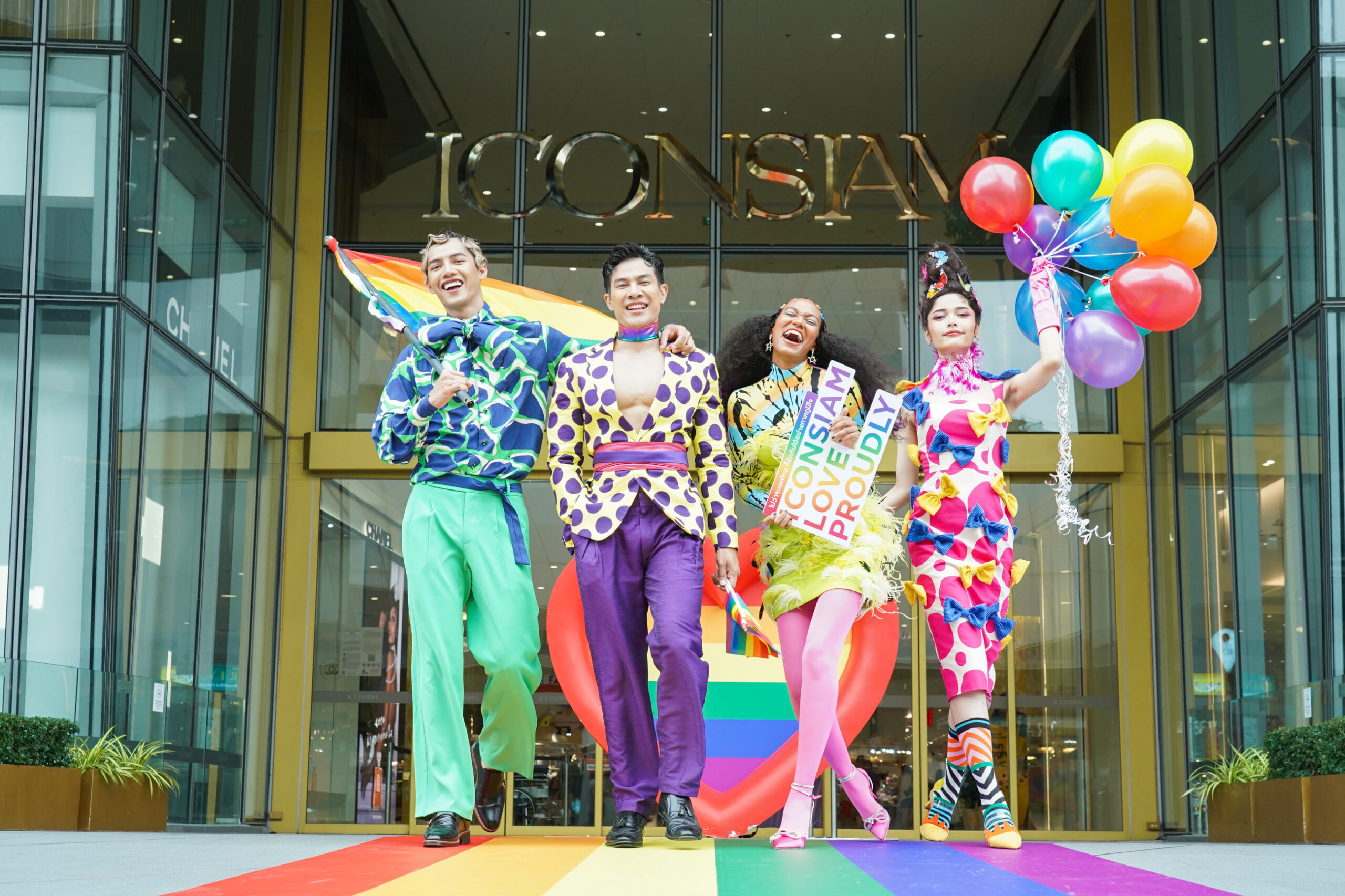 ไอคอนสยาม จุดประกายสีรุ้งริมเจ้าพระยา ฉลอง Pride Month ตลอดเดือน