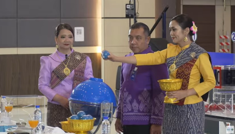นายจุมพฏ วรรณฉัตรสิริ ผู้ว่าราชการจังหวัดบึงกาฬ เป็นประธานกรรมการออกรางวัล งวด 1 มิ.ย. 2568