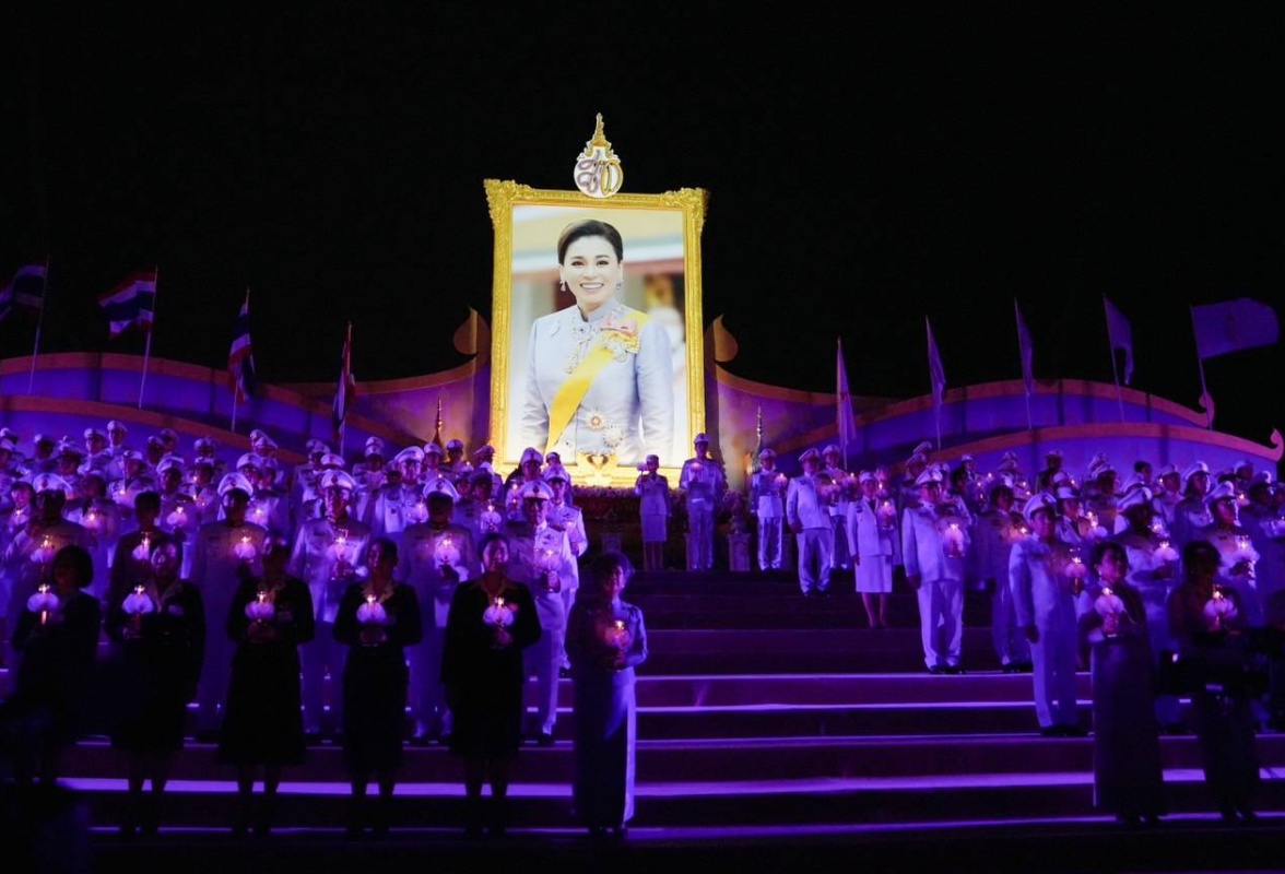 นายกฯ นำจุดเทียนถวายพระพรชัยมงคล วันเฉลิมพระชนมพรรษา พระบรมราชินี