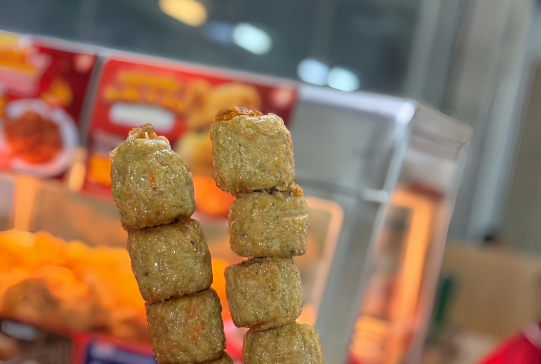 ห้าดาว เกาะกระแสสุขภาพ เปิดตัว “ไก่จ๊อไข่ผำ”