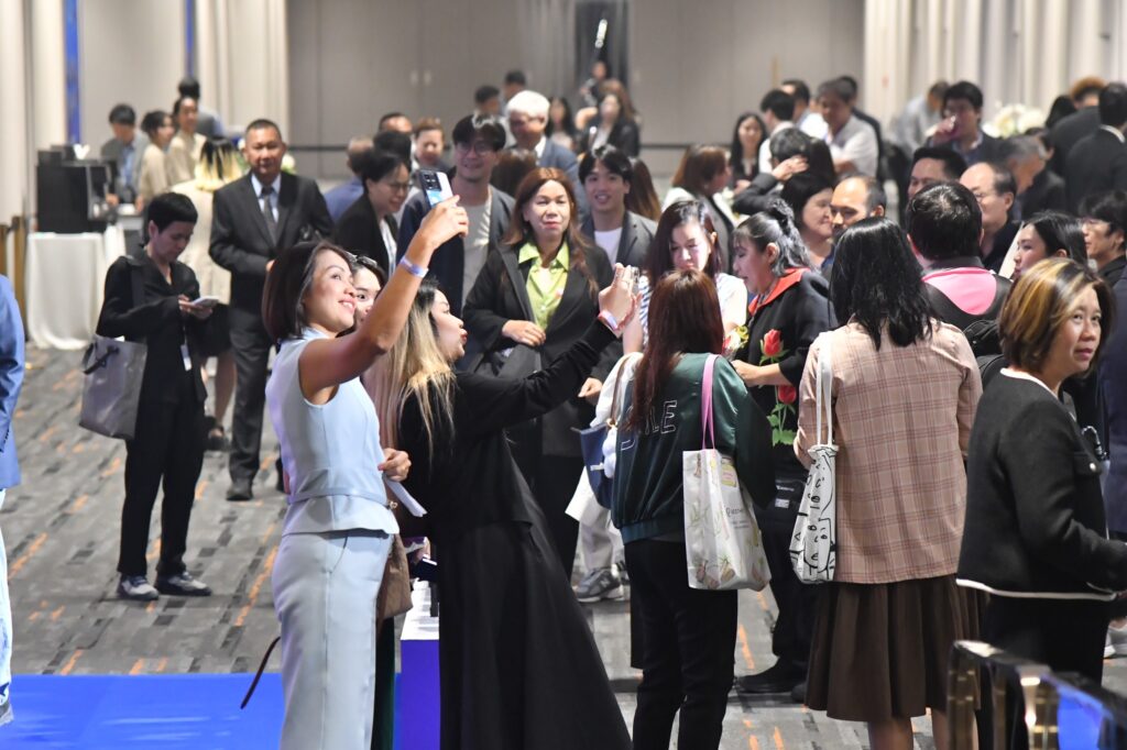 สัมมนา PRACHACHAT EXCLUSIVE FORUM 2025 ‘คน…พลิกวิกฤต’