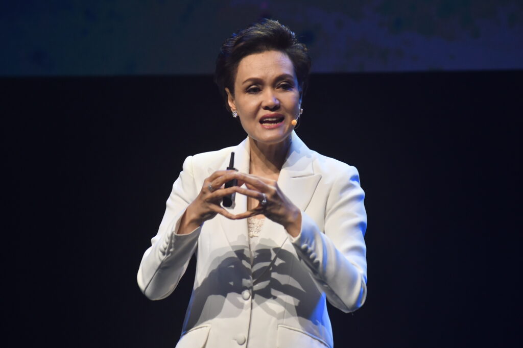 สัมมนา PRACHACHAT EXCLUSIVE FORUM 2025 ‘คน…พลิกวิกฤต’