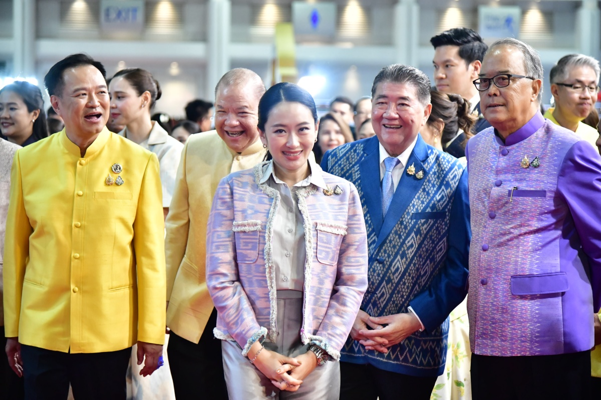 จับตา ครม.เคาะแนวทางถกปมไทย-กัมพูชา ไฟเขียวงบปั๊มท่องเที่ยว ท่าทีปรับทัพรัฐบาล