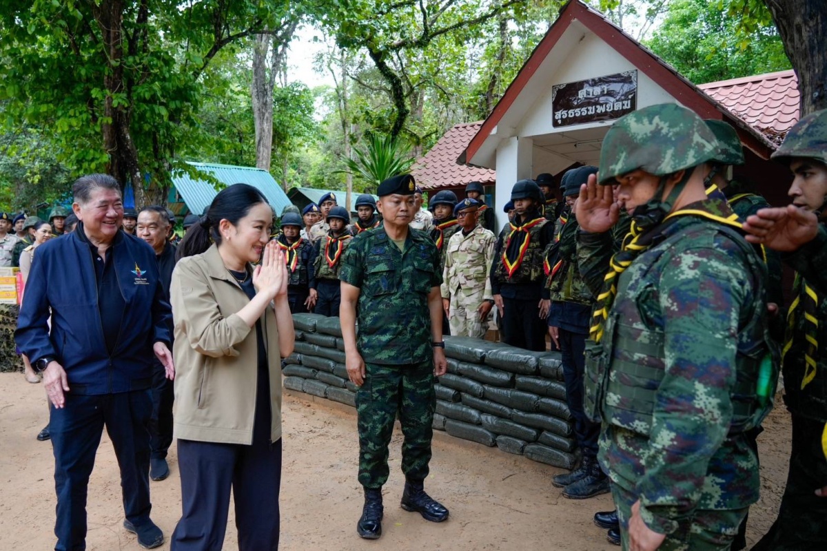 นายกฯเยือนกองกำลังสุรนารี ให้กำลังใจทหารแนวชายแดน