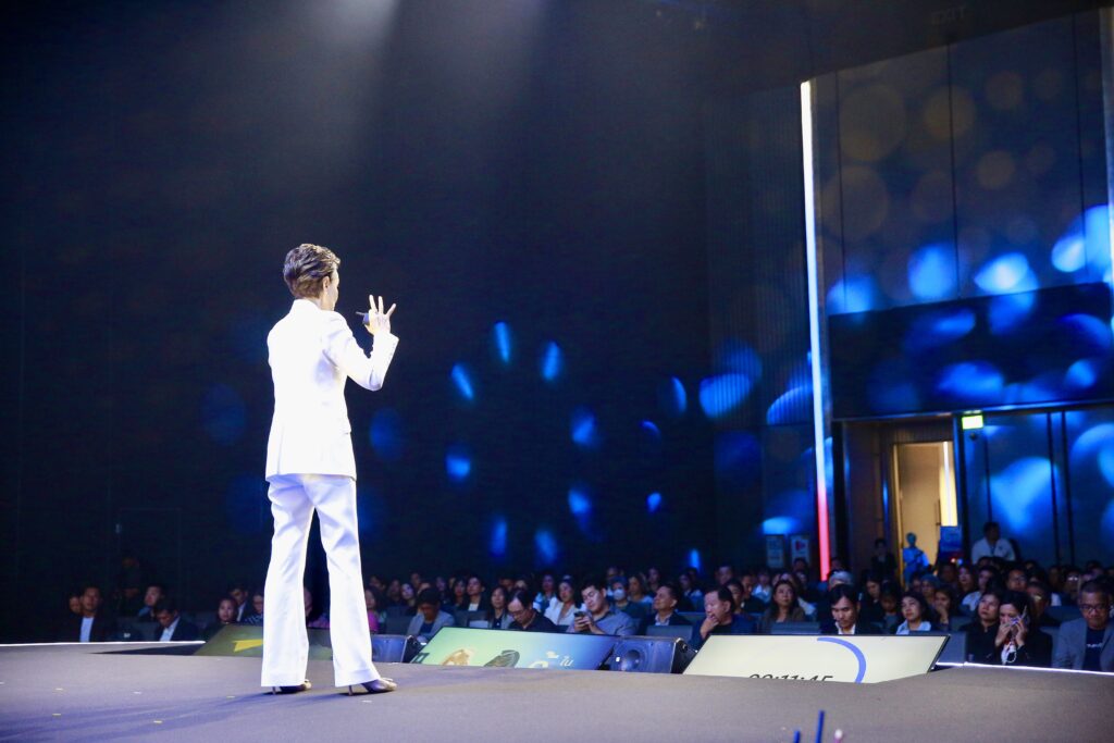 สัมมนา PRACHACHAT EXCLUSIVE FORUM 2025 ‘คน…พลิกวิกฤต’