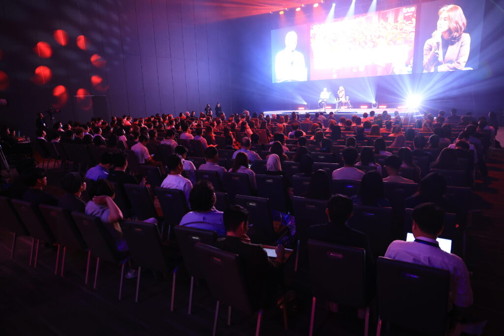 สัมมนา PRACHACHAT EXCLUSIVE FORUM 2025 ‘คน…พลิกวิกฤต’