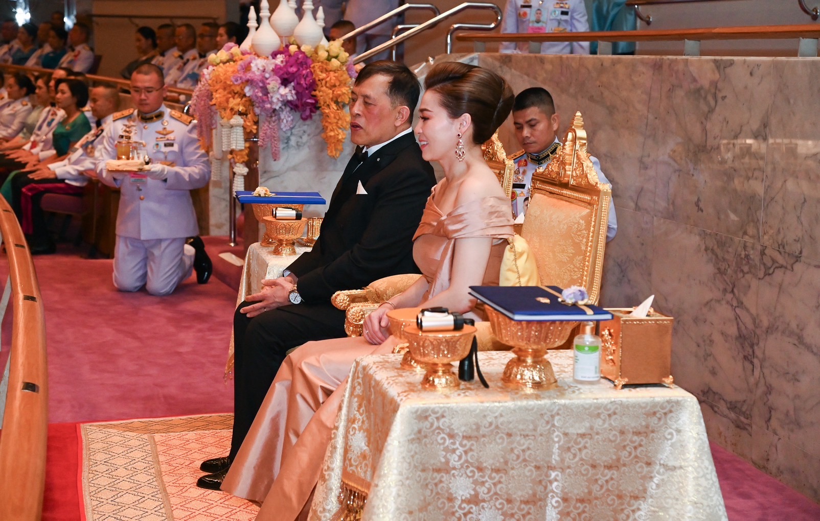 ในหลวง-พระราชินี ทอดพระเนตร คอนเสิร์ต ‘SEA OF LOVE’