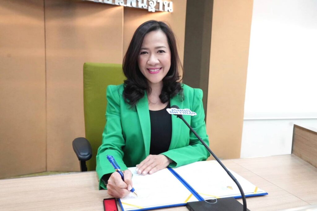 ผู้ช่วยศาสตราจารย์อุดมลักษม์ กูลศรีโรจน์ คณบดีคณะศึกษาศาสตร์