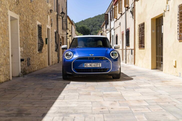 The new MINI Cooper SE Hightrim (1) MINI Cooper