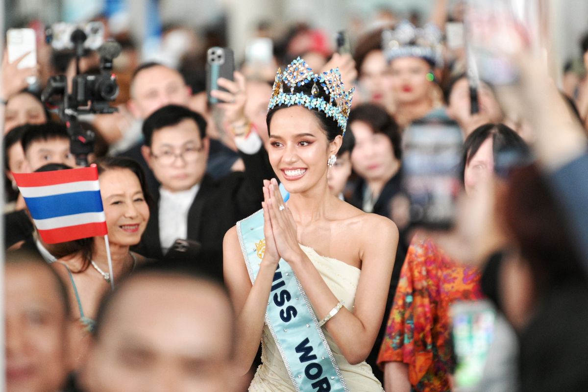 สนามบินแทบแตกแห่รับ ‘โอปอล’ เจ้าตัวเปิดใจซึ้ง ขอบคุณทุกคนจากใจ