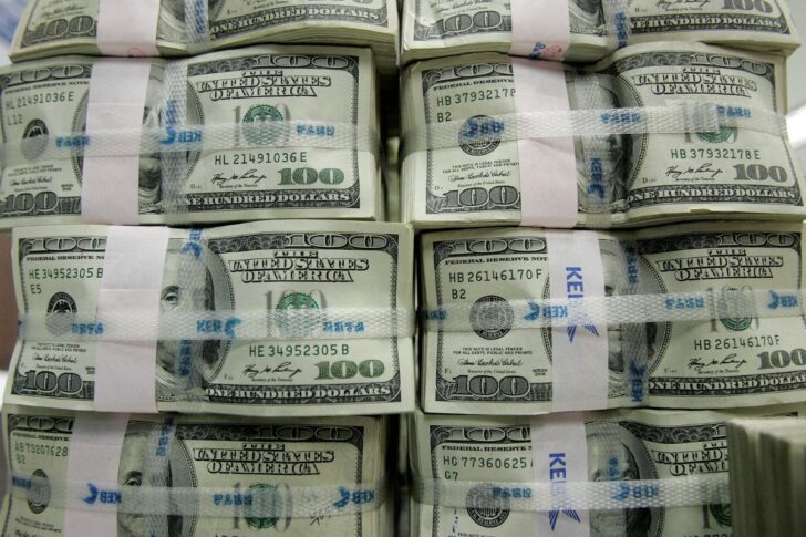 Dollar ภาพโดย REUTERS/Jo Yong-Hak