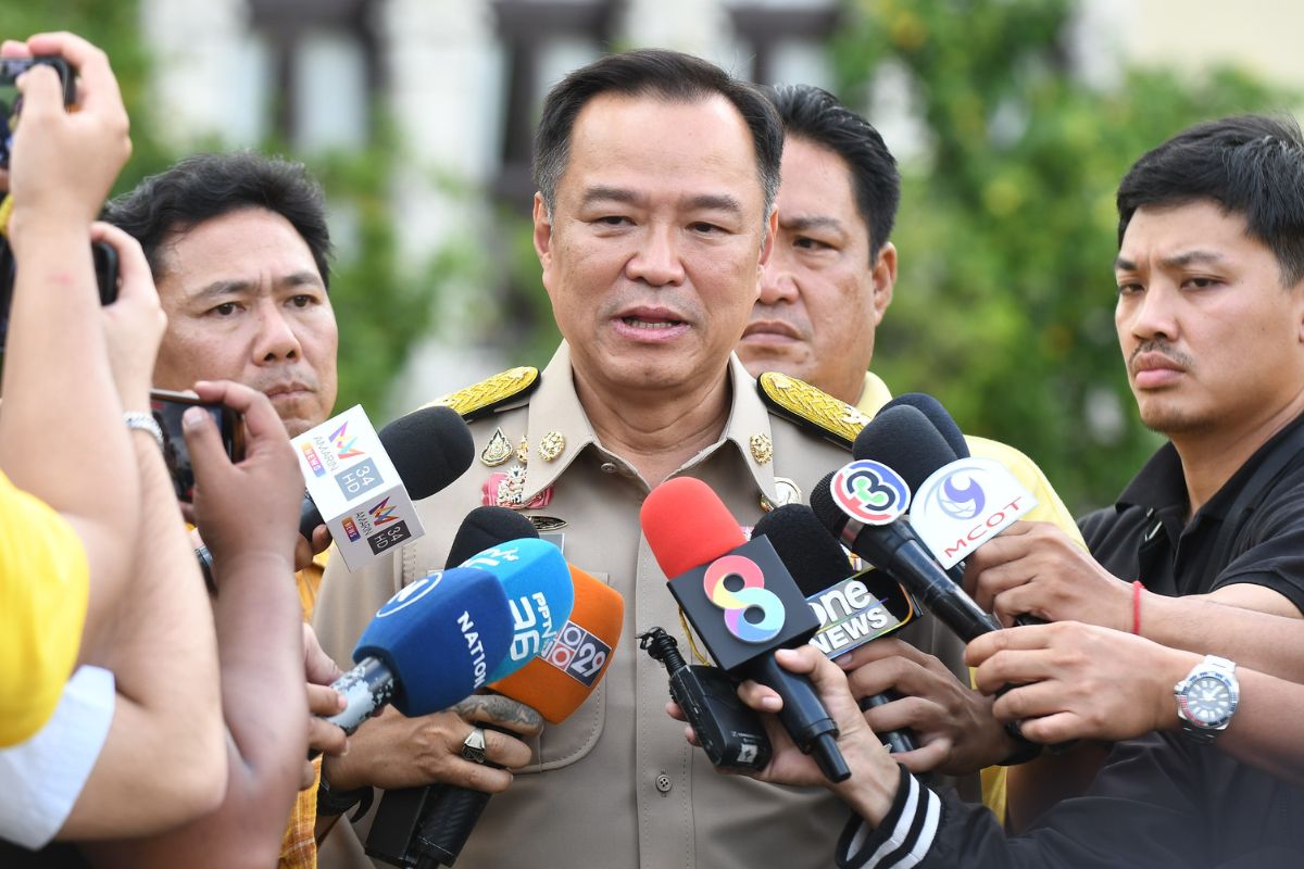 อนุทินคุยนายกฯ ไร้ถกปรับ ครม. มั่นใจนั่ง มท.ต่อ