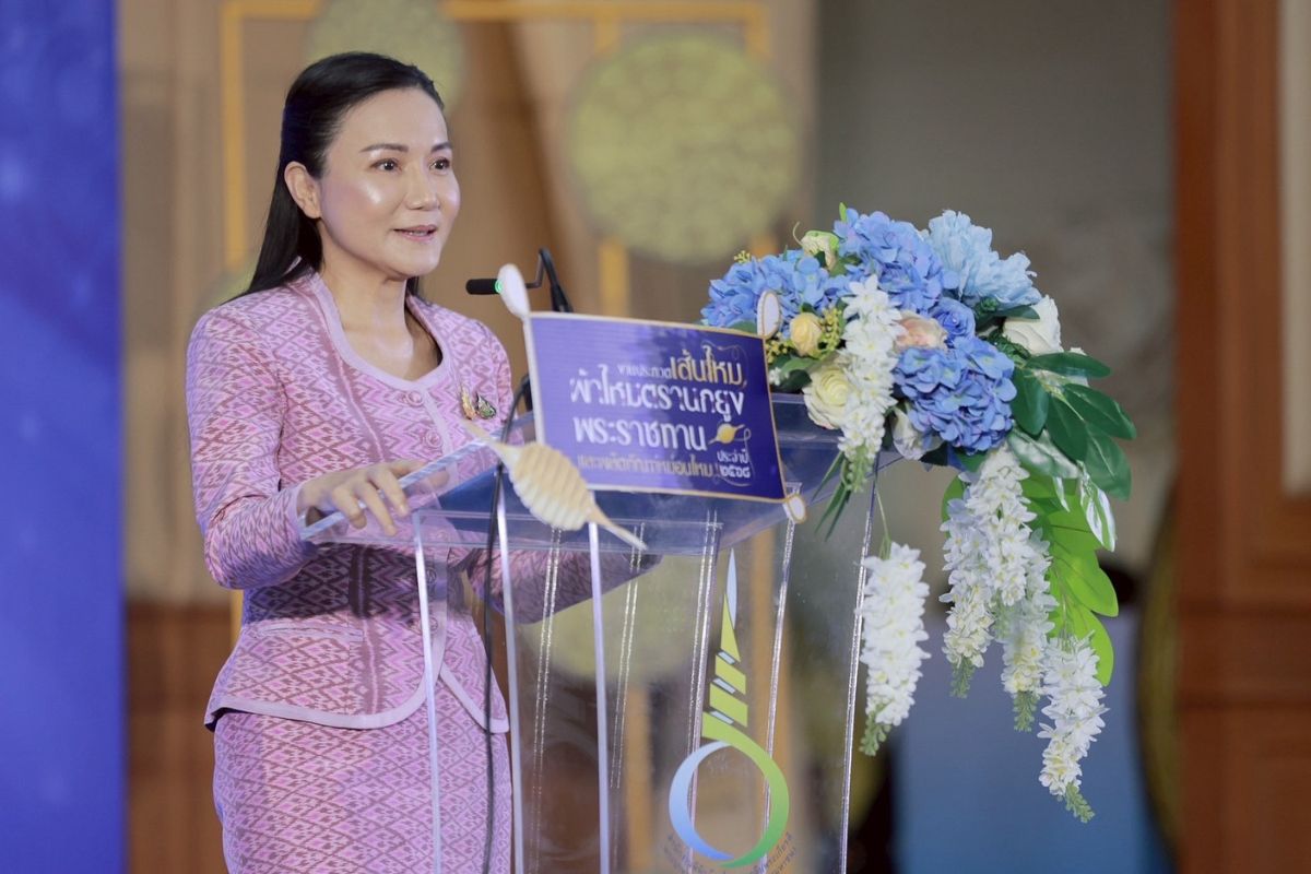 นฤมลเปิดงานประกวดเส้นไหมปี’68 สานงานต่อตามพระราชปณิธานพระพันปีหลวง