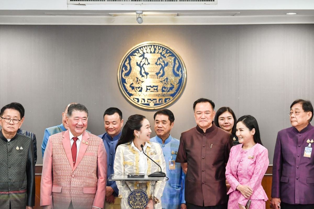 เพื่อไทย vs ภูมิใจไทย ต่างคนต่างไป 48 ชั่วโมงอันตราย เกมแตกหักยึดมหาดไทยเดือด