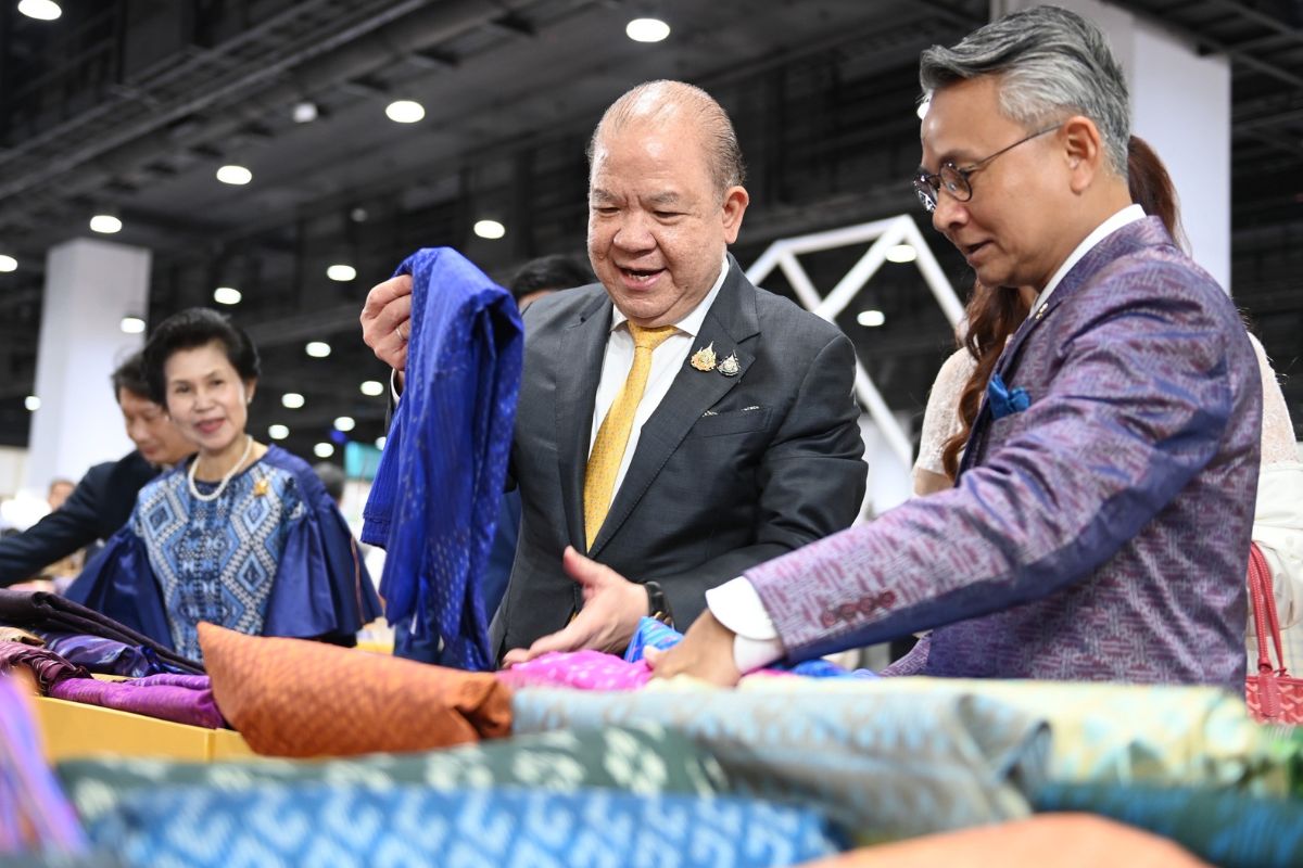 พิชัย รมว.พาณิชย์ หนุน SACIT ผลักดันไทยเป็นศูนย์กลางหัตถกรรมแห่งอาเซียน