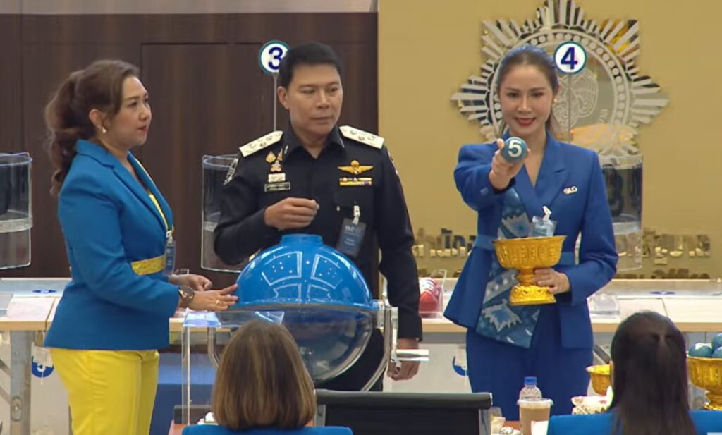 พันตำรวจตรี ยุทธนา แพรดำ อธิบดีกรมสอบสวนคดีพิเศษ เป็นประธานกรรมการออกรางวัล ผลสลากกินแบ่งรัฐบาล งวด 16 มิถุนายน 2568