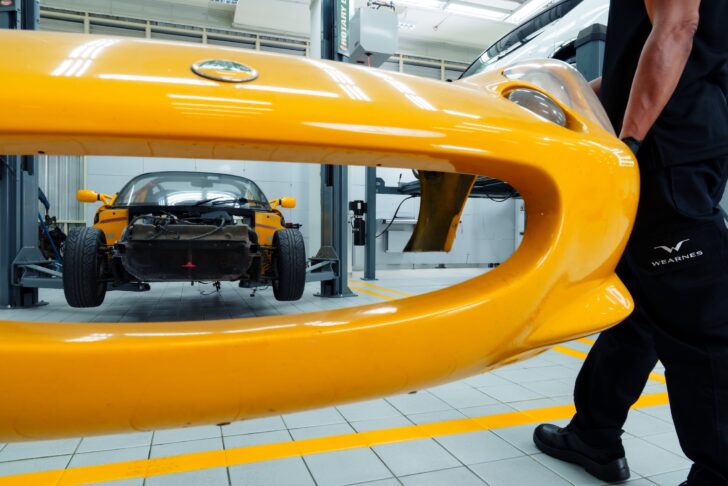 ศูนย์บริการหลังการขายที่ครบวงจร ณ โชว์รูม โลตัส คาร์ ประเทศไทย (4) โลตัส (Lotus)